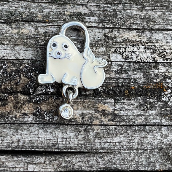White Harp Seal Charm Pendant Dangle Bezel Set Faux Diamond 1” Long - Picture 3 of 4